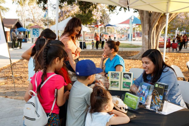 mobile-museums_community_in-LA